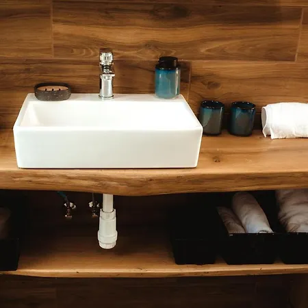 Benehati Kunyhok 펜션 머트러푸레드